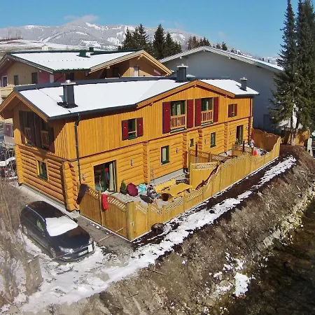 Σαλέ Spacious Chalet In With Jacuzzi *