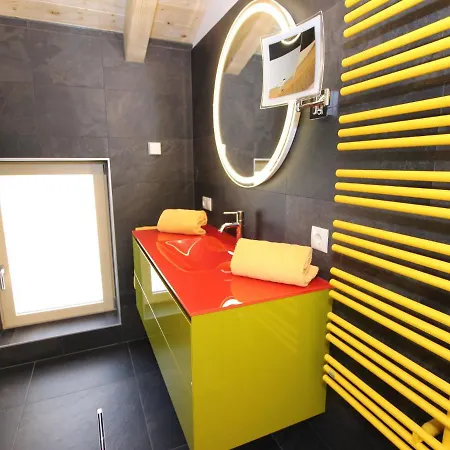 Spacious Chalet In With Jacuzzi * 卡普伦